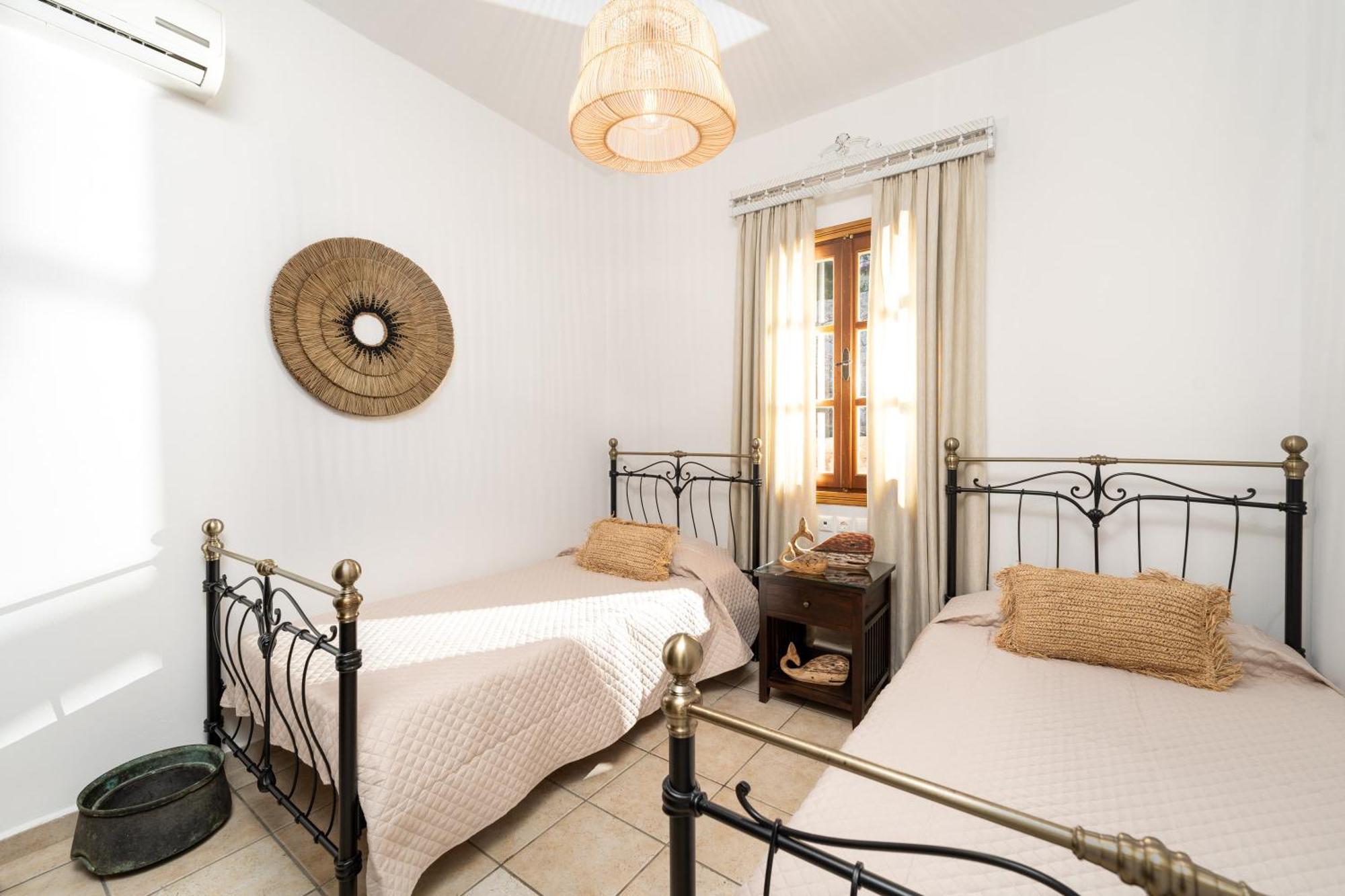 Villa Antonis Chalki Town Eksteriør bilde
