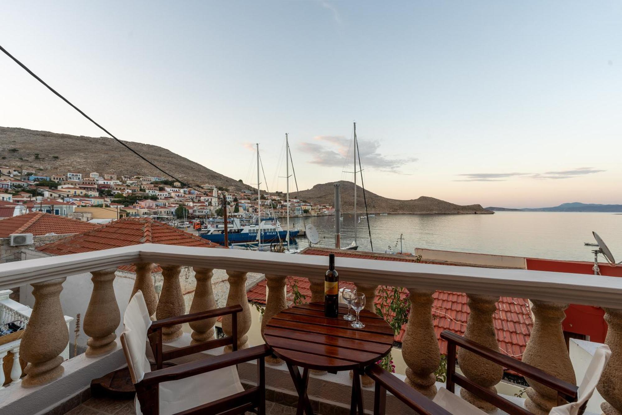 Villa Antonis Chalki Town Eksteriør bilde